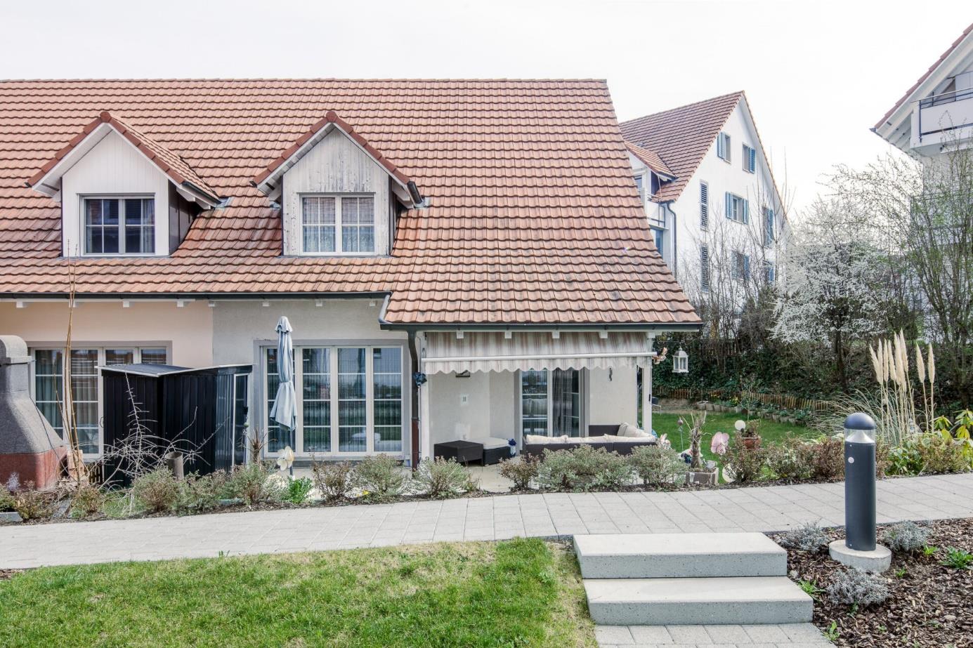 5.5 Zimmer Doppelhaushälfte in Höri - Bild 2