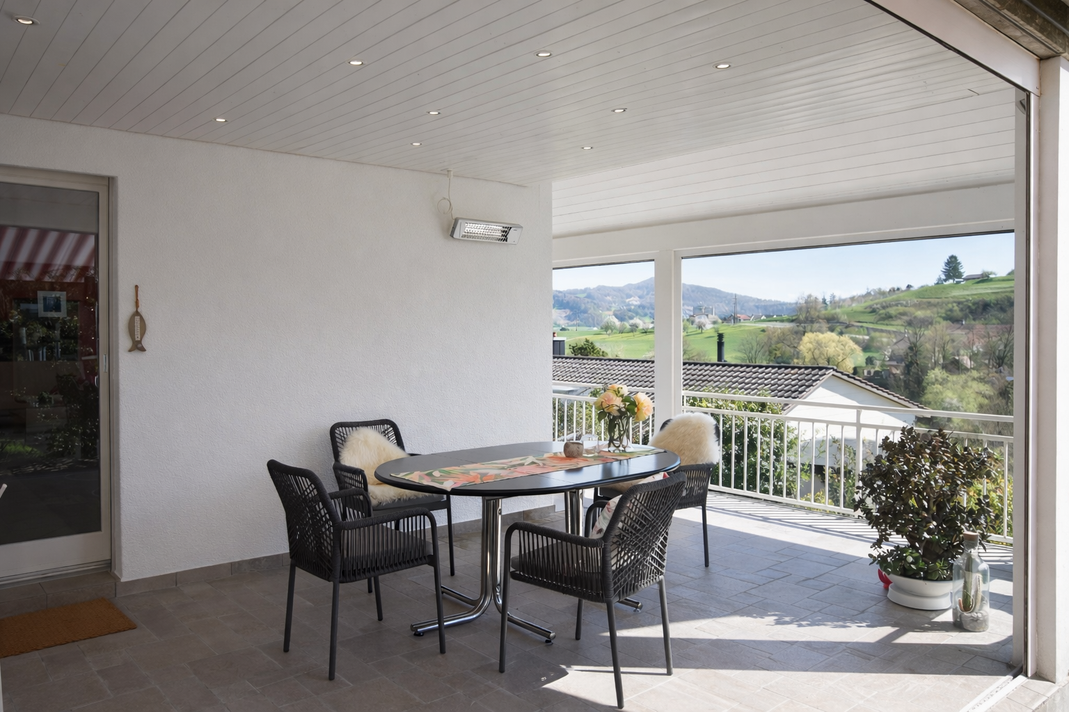 5.5 Doppelhaushälfte mit Wintergarten und Weitsicht in Oberflachs - Bild 2